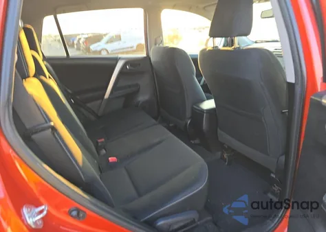 2015 Toyota Rav4 Xle z USA, uszkodzony, nr VIN 2T3RFREV4FW326967